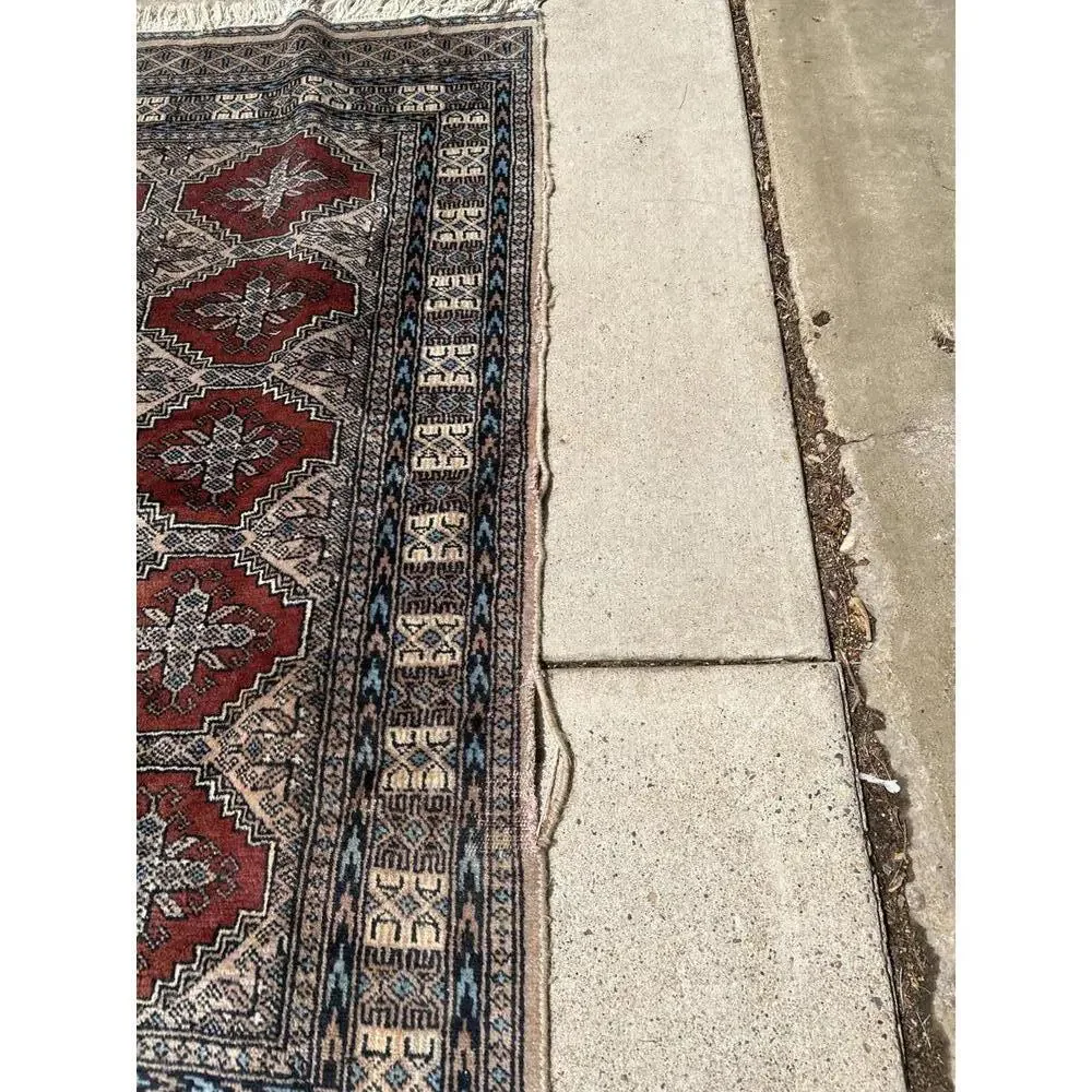 Traditional Handwoven Area Rug with Geometric Pattern